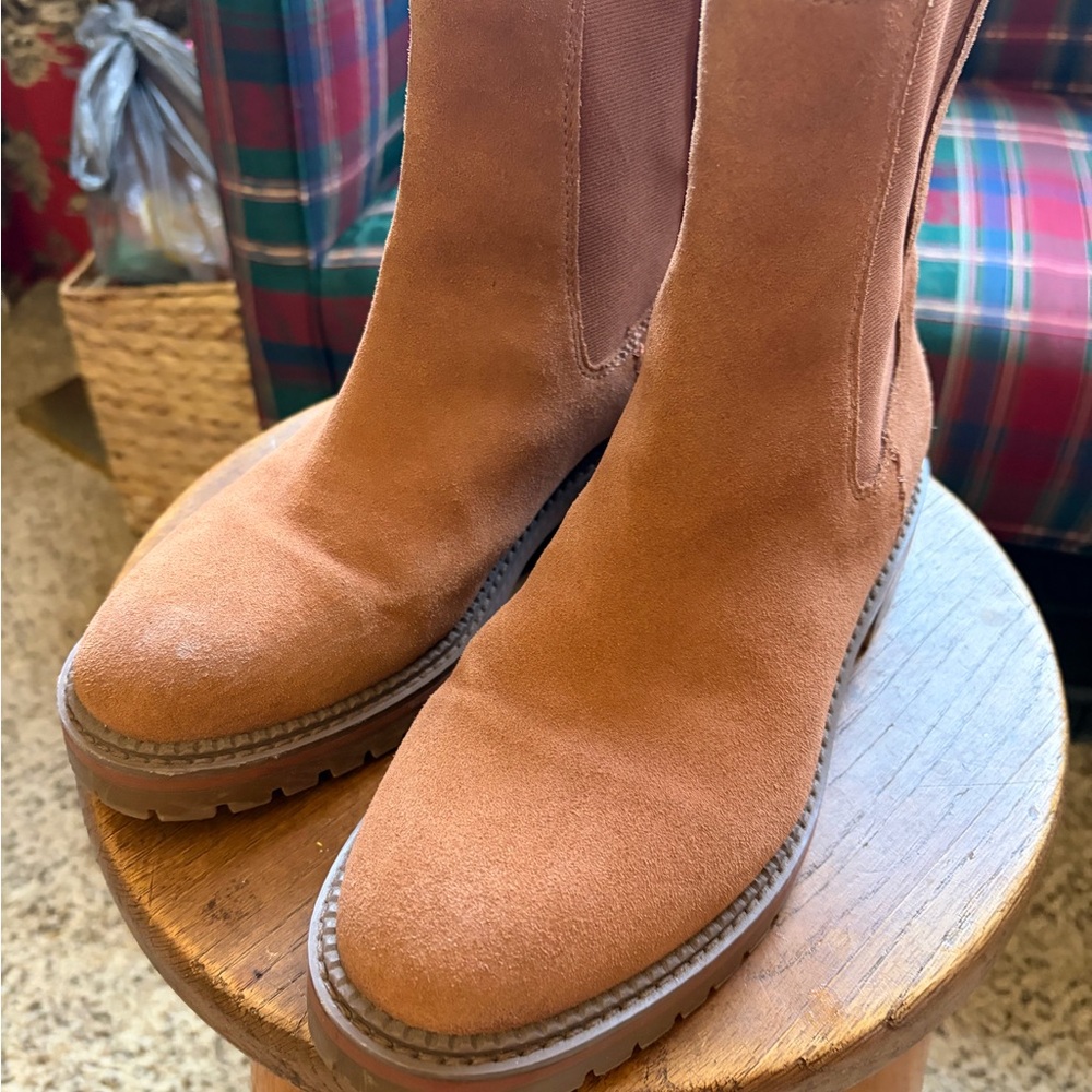 Crown Vintage Lace-Up Suede Boots in Rust Brown